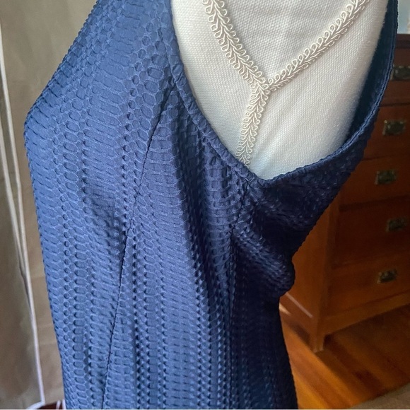 Sharagano Dress Size 6 Zipper Slit Navy Blue Textured Sleeveless Sheath Dress - Picture 5 of 15